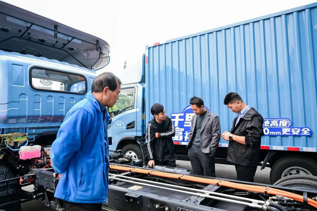 全程高速打冷，，，，，，满载实况配送！续航最长新能源轻卡冷藏车挑战乐成