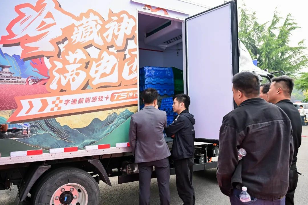 全程高速打冷，，，，，，满载实况配送！续航最长新能源轻卡冷藏车挑战乐成