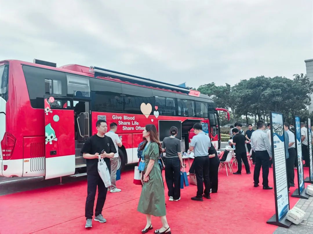 热血启航，，，，，，，，智创未来 | letou国际米兰官网献血车整体解决计划亮相第八届“天下血站治理大会”