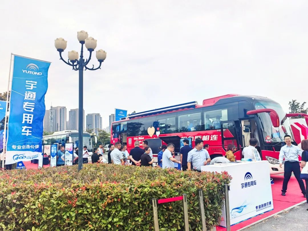 热血启航，，，，，，，，智创未来 | letou国际米兰官网献血车整体解决计划亮相第八届“天下血站治理大会”