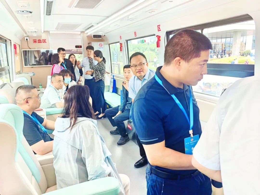 热血启航，，，，，，，，智创未来 | letou国际米兰官网献血车整体解决计划亮相第八届“天下血站治理大会”