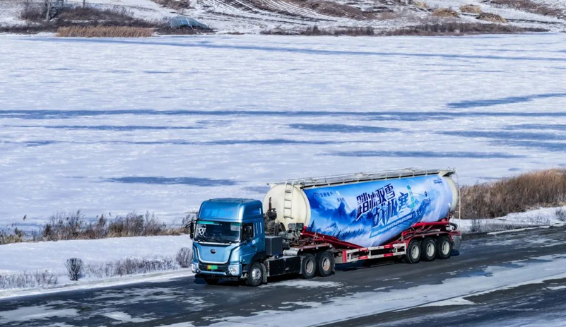 letou国际米兰官网重卡乐成突破“新能源寒区焦虑”，，，，，，，，为东北物流带来绿色新动力！