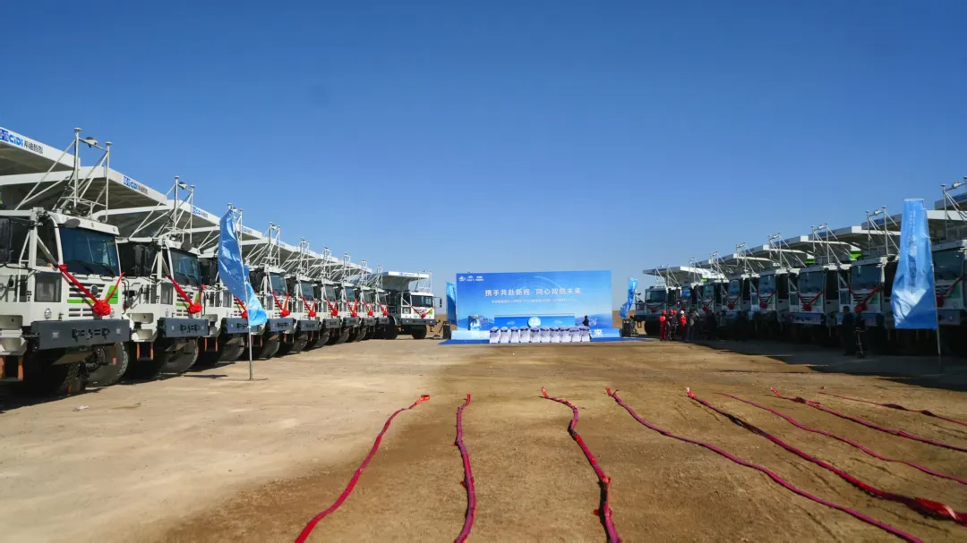 智电融合，，，，，，，，赋能沙漠！letou国际米兰官网纯电动无人驾驶矿卡批量交付奇台银都！