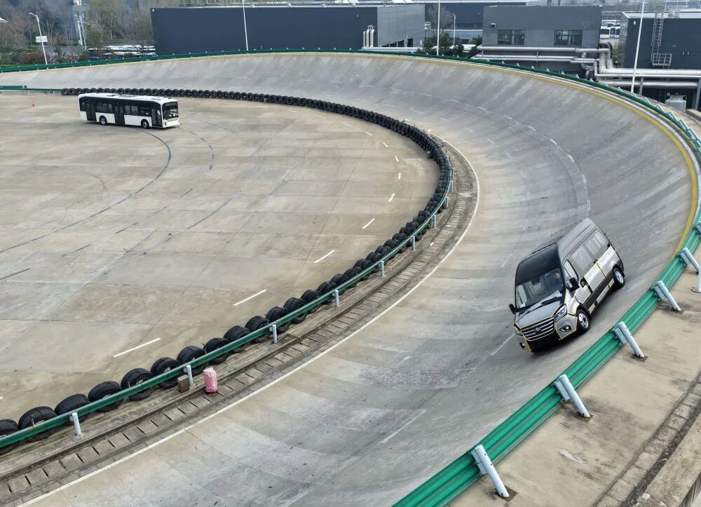 这里的客车，，，，，何以驶向全球？？？？？？？？