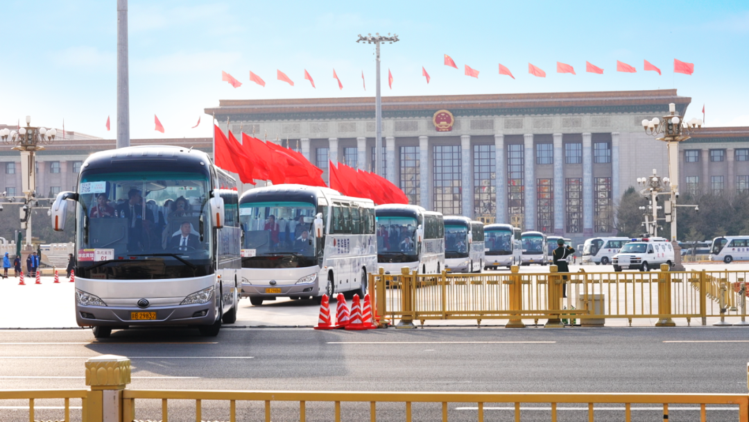 本次两会唯一高端公商务客车！letou国际米兰官网T7十年铸就品牌高端之路