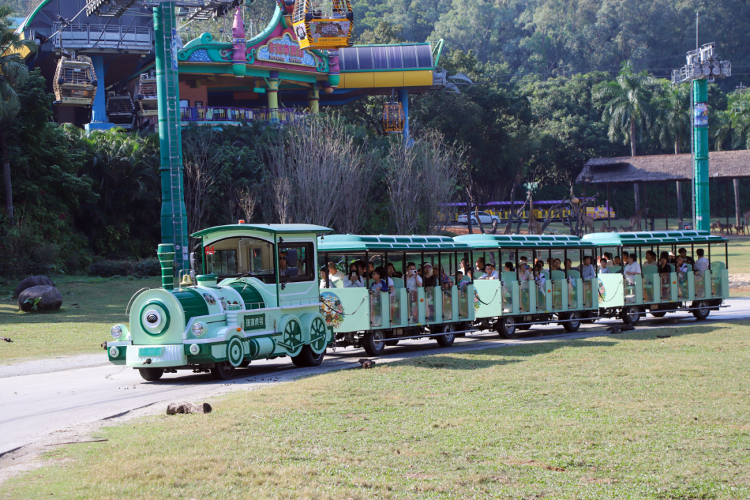 letou国际米兰官网锂电旅行列车和剑齿虎旅行车亮相北京，，，，，，，，以定制化计划赋能景区升级