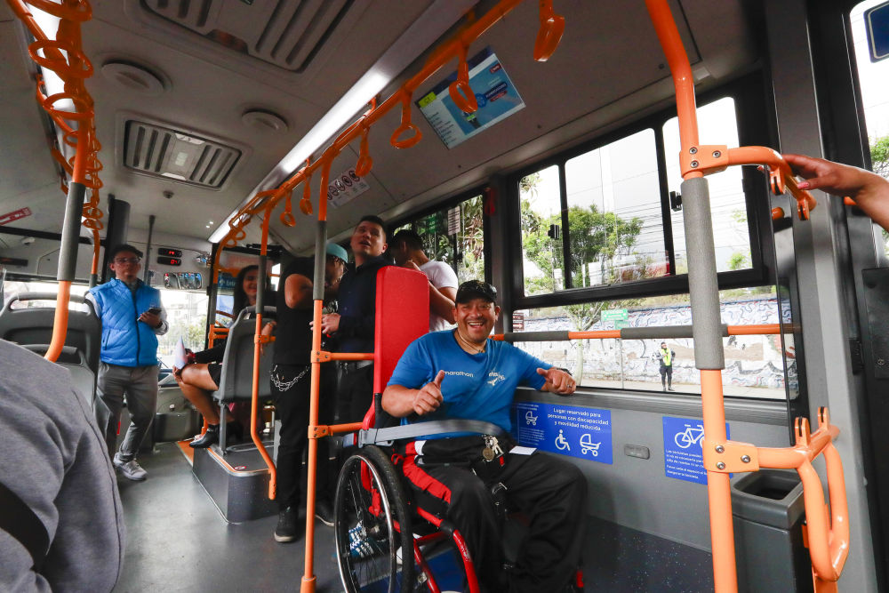 �й��綯��Ϊ��϶��������ɫ����������